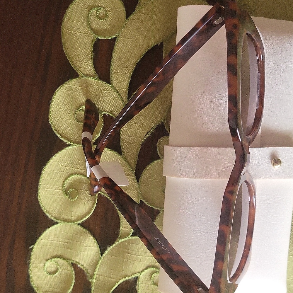 LOFT Tortoise Frame Brown Cat Eye UV Lenses - Picture 3 of 3